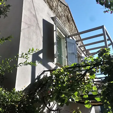 Family House 1800 Chlomos